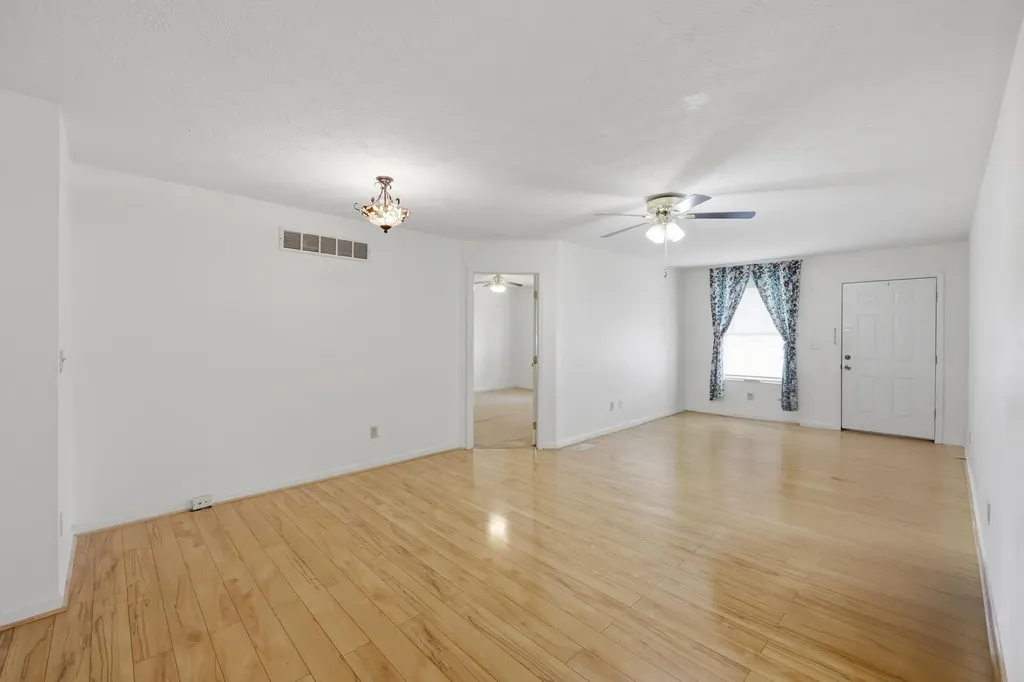 1073 Indian Trail Lawrenceburg KY 40342