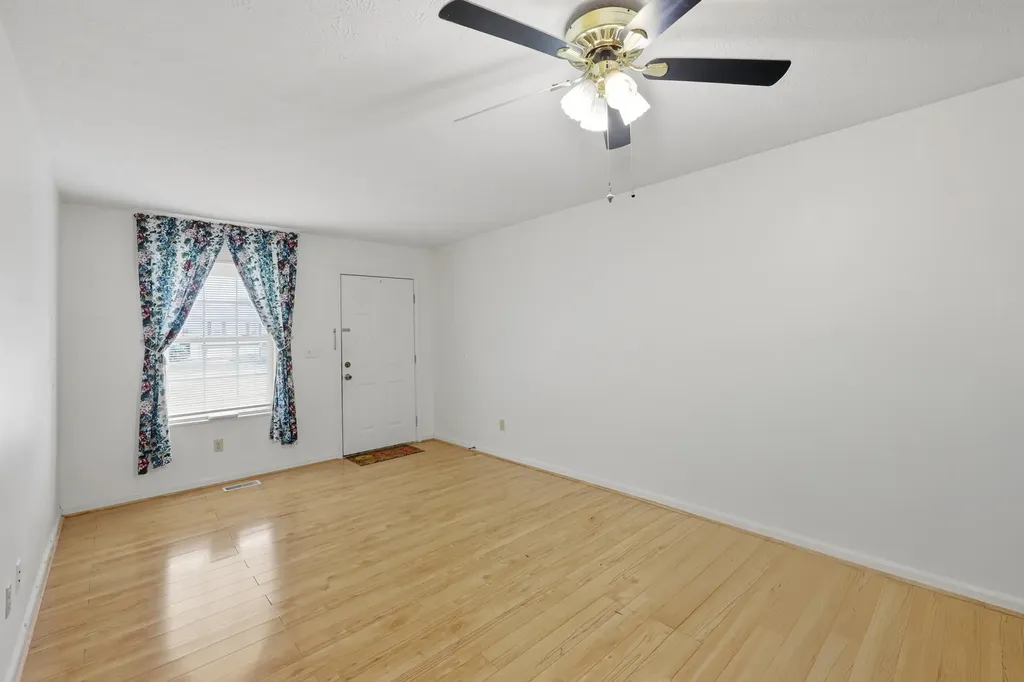 1073 Indian Trail Lawrenceburg KY 40342