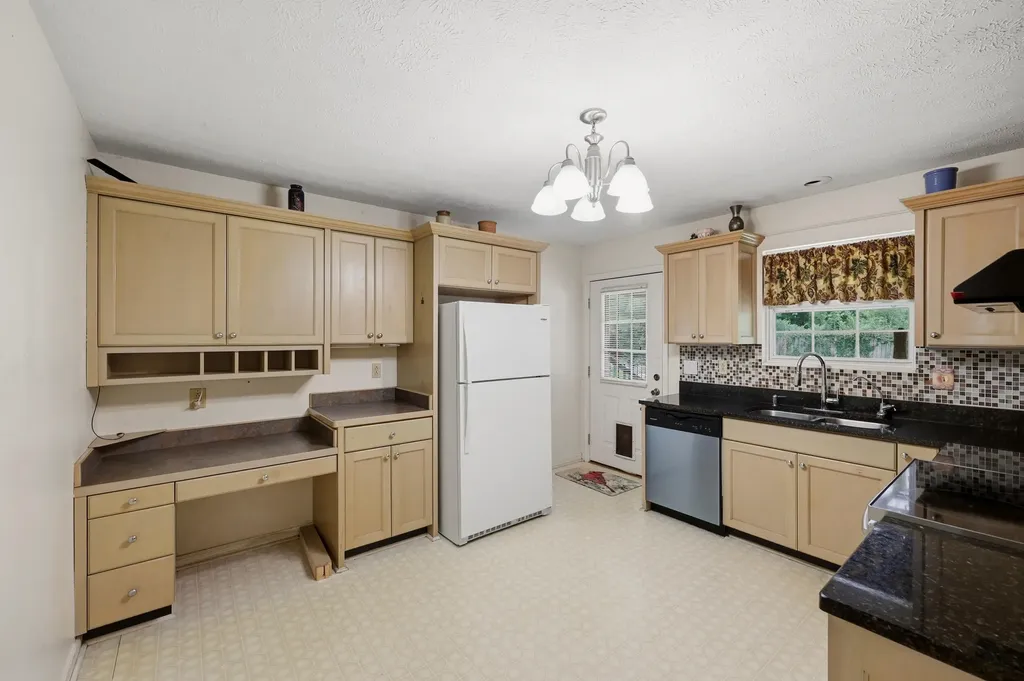 1073 Indian Trail Lawrenceburg KY 40342