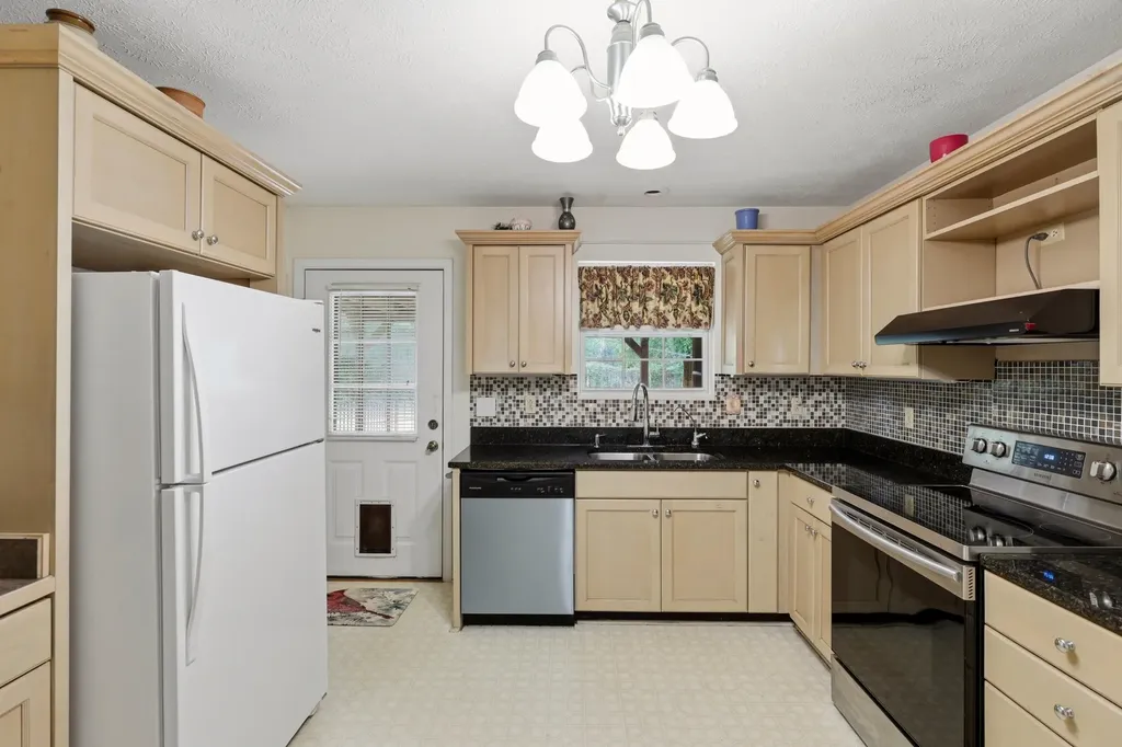 1073 Indian Trail Lawrenceburg KY 40342