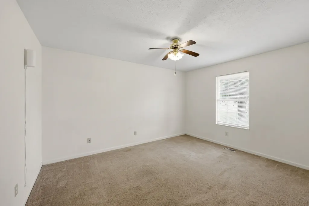 1073 Indian Trail Lawrenceburg KY 40342