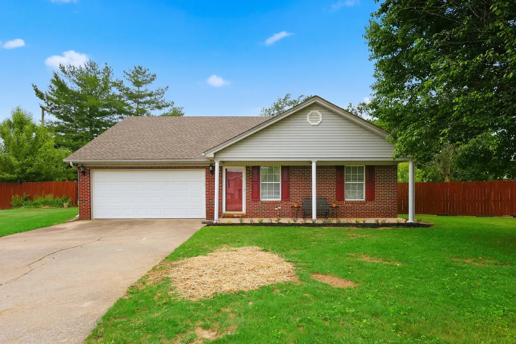 1073 Indian Trail Lawrenceburg KY 40342