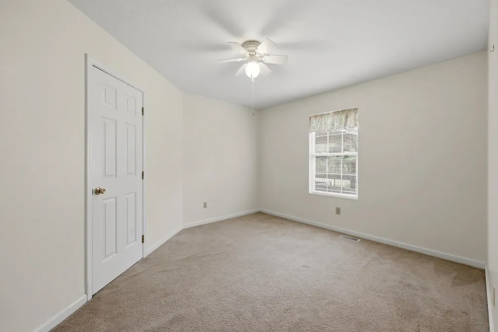 1073 Indian Trail Lawrenceburg KY 40342