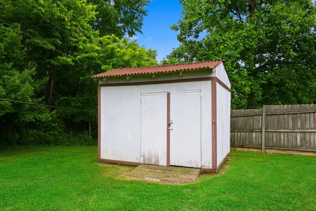 1073 Indian Trail Lawrenceburg KY 40342