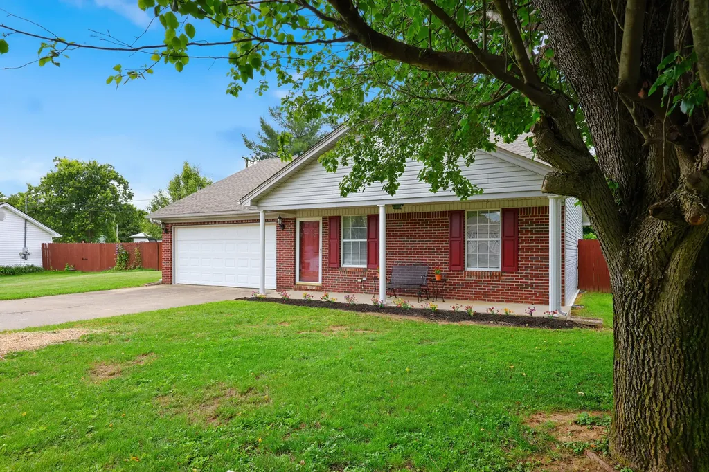 1073 Indian Trail Lawrenceburg KY 40342