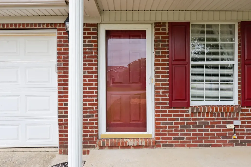 1073 Indian Trail Lawrenceburg KY 40342