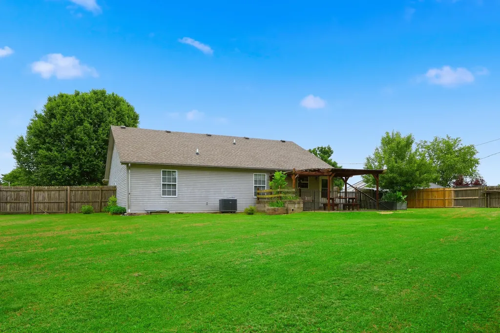 1073 Indian Trail Lawrenceburg KY 40342