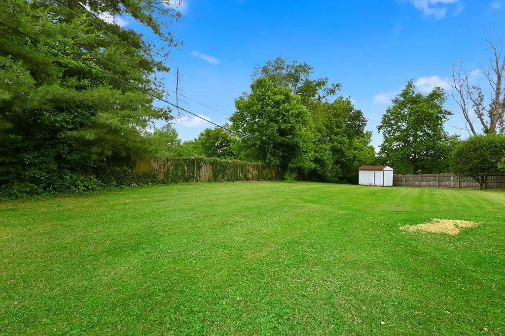 1073 Indian Trail Lawrenceburg KY 40342
