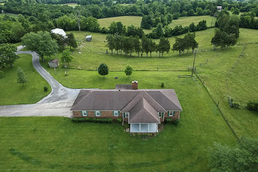 690 Whites Road Perryville KY 40468