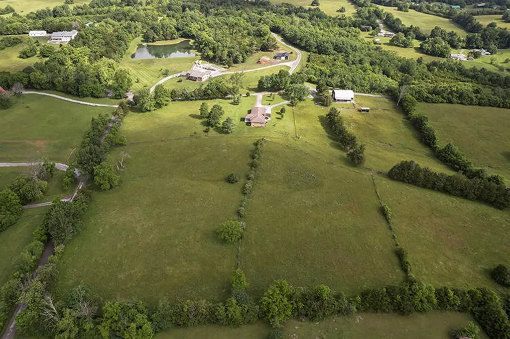 690 Whites Road Perryville KY 40468