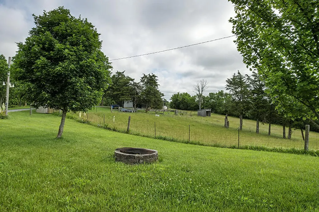 690 Whites Road Perryville KY 40468