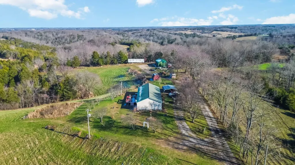 704 Cardwell Road Harrodsburg KY 40330
