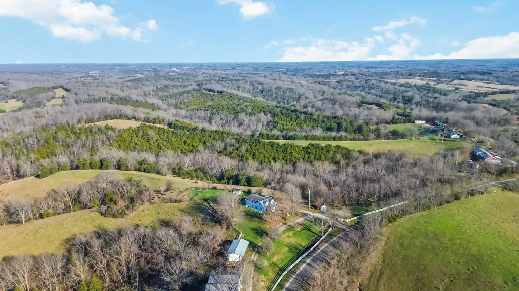 704 Cardwell Road Harrodsburg KY 40330