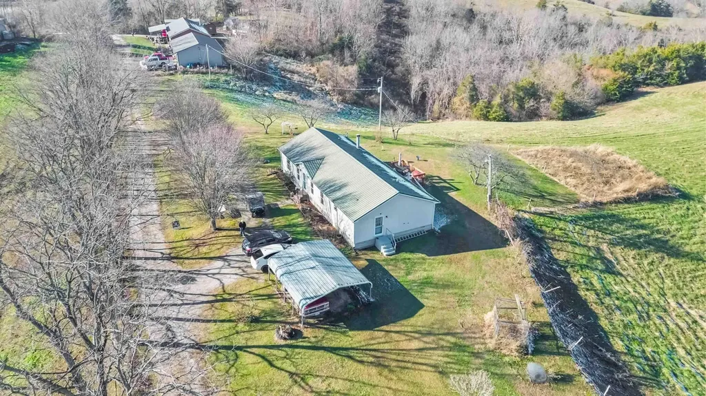 704 Cardwell Road Harrodsburg KY 40330