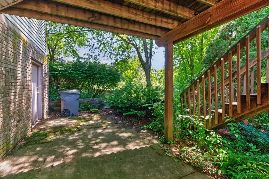 1005 Crimson Creek Drive Lexington KY 40509