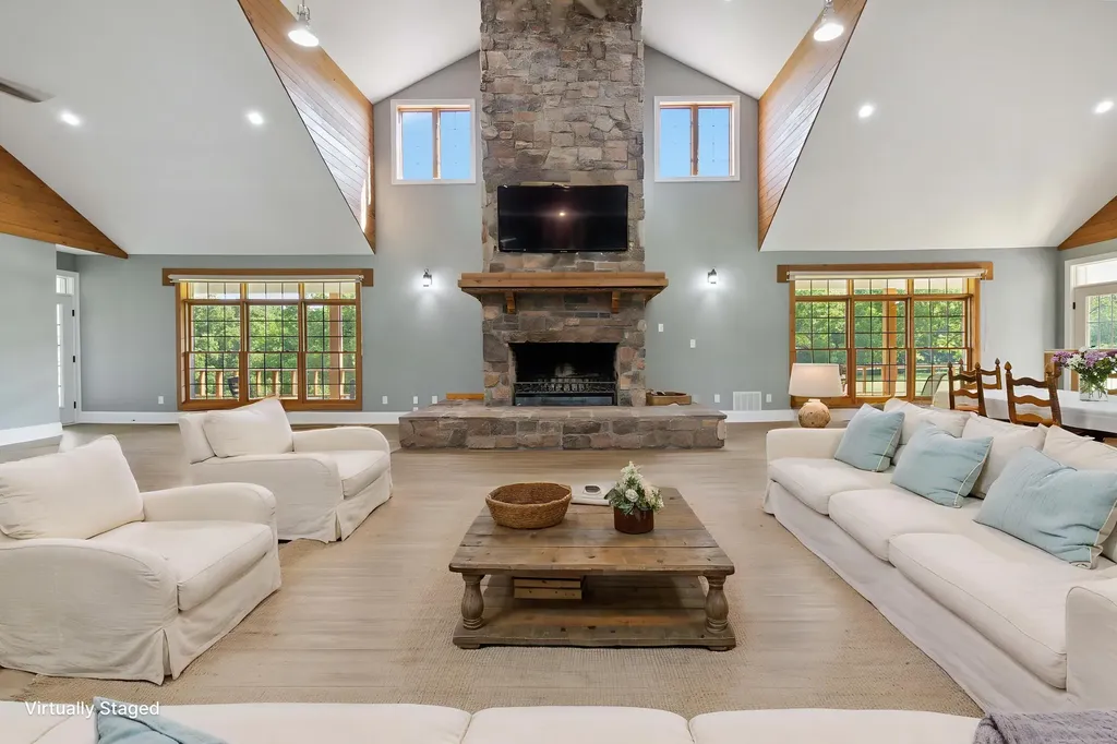 1599 Woodlake Road Midway KY 40347