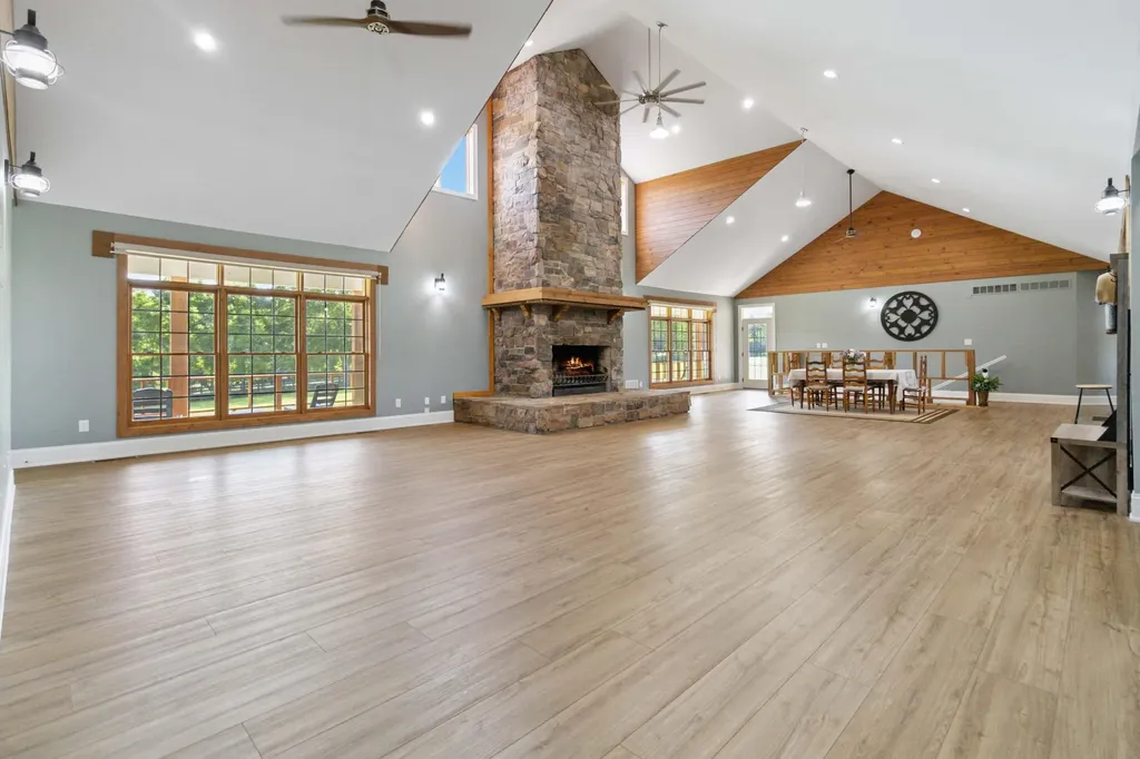 1599 Woodlake Road Midway KY 40347