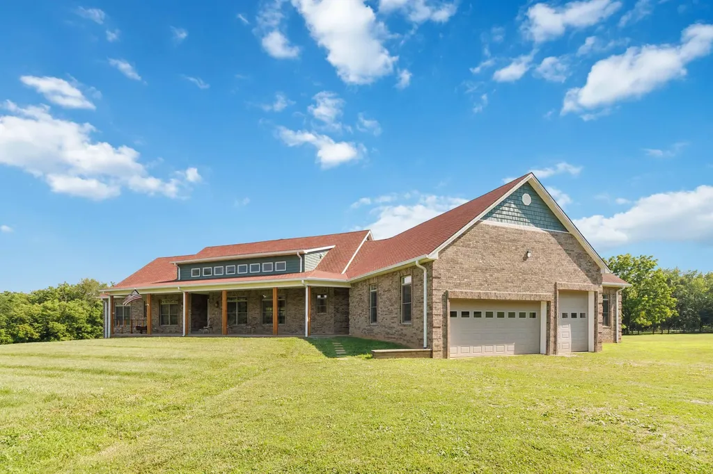 1599 Woodlake Road Midway KY 40347
