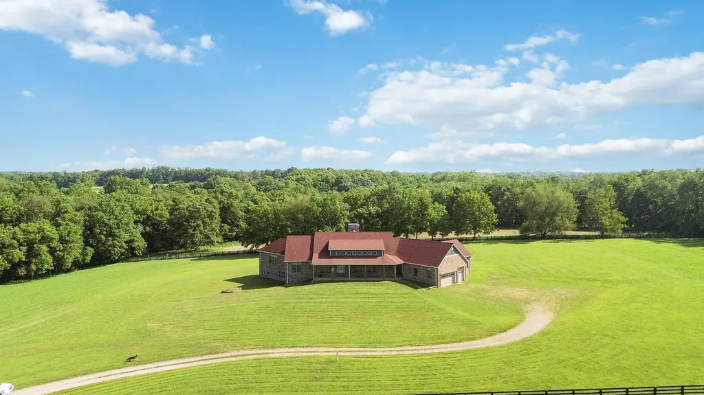 1599 Woodlake Road Midway KY 40347