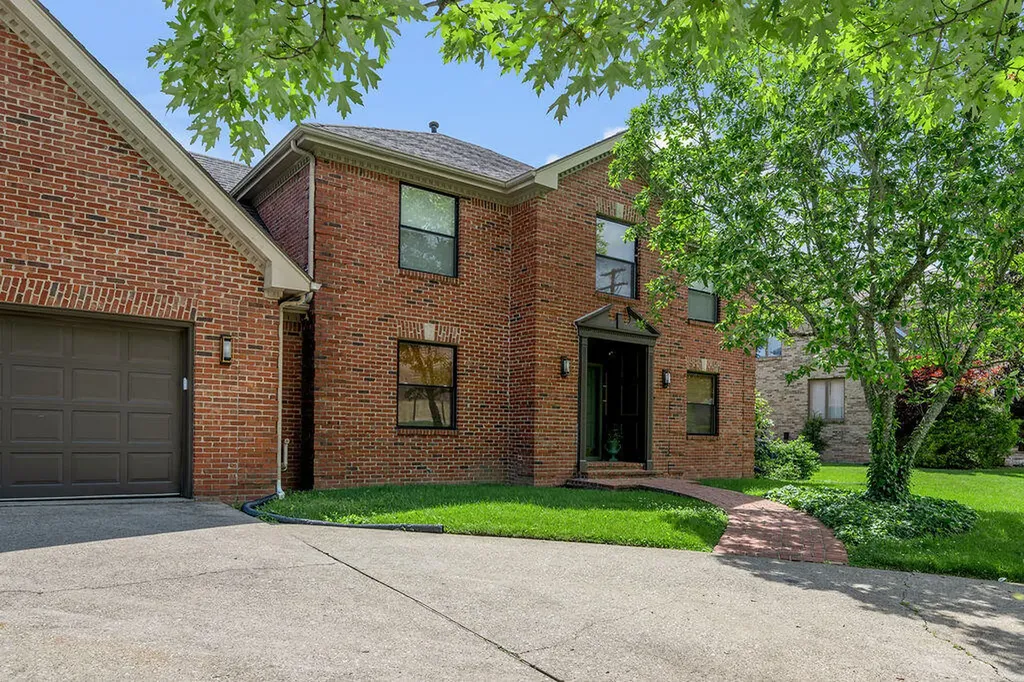 2004 Shadybrook Lane Lexington KY 40502