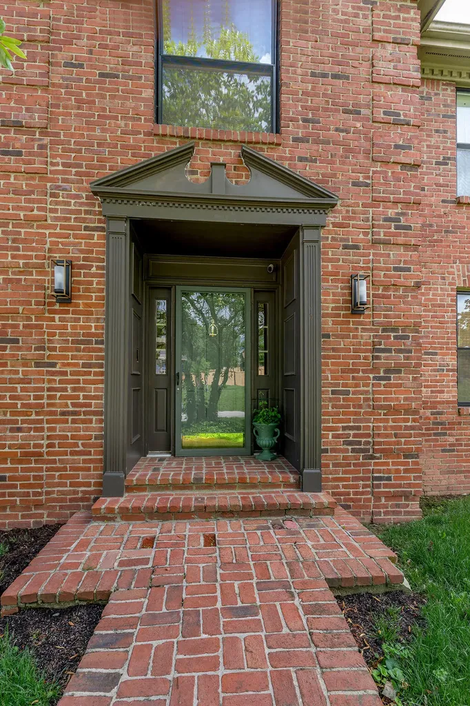 2004 Shadybrook Lane Lexington KY 40502