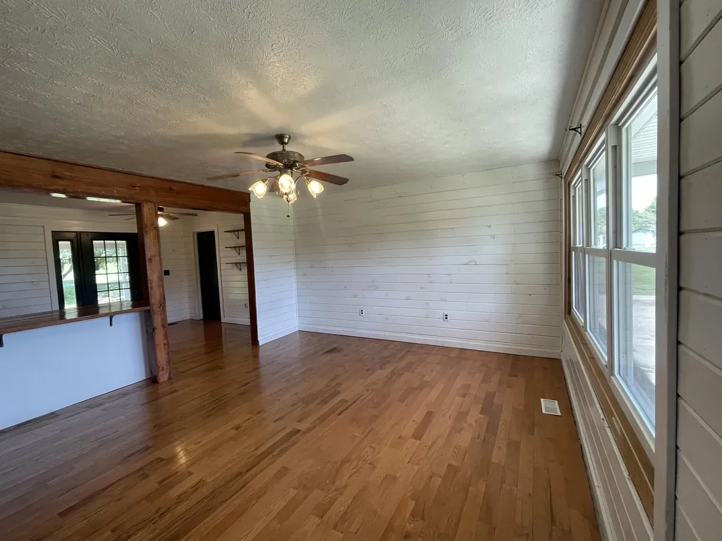 35 Barker Spur Road Lily KY 40740