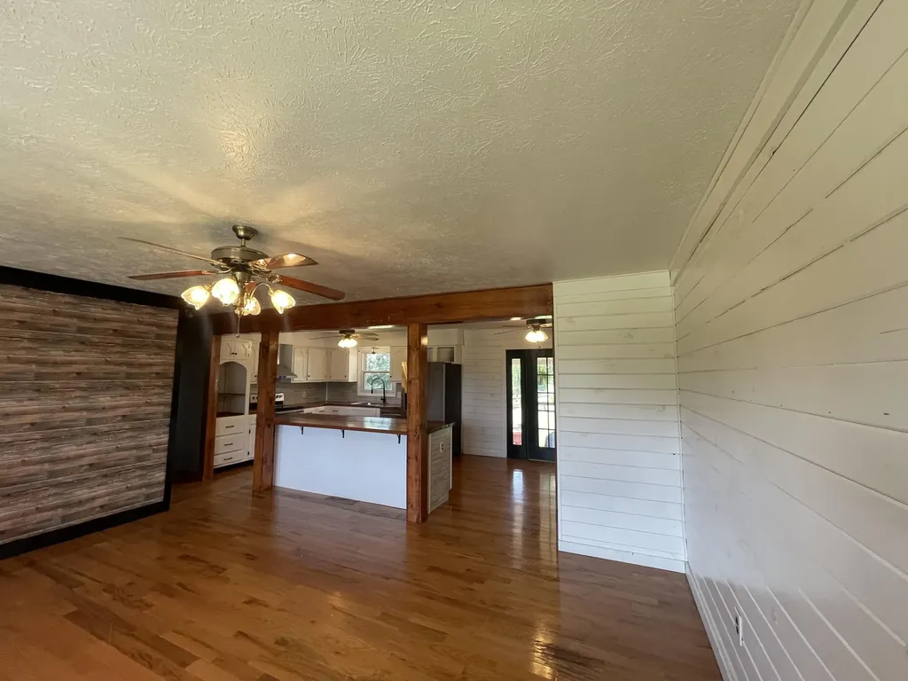 35 Barker Spur Road Lily KY 40740