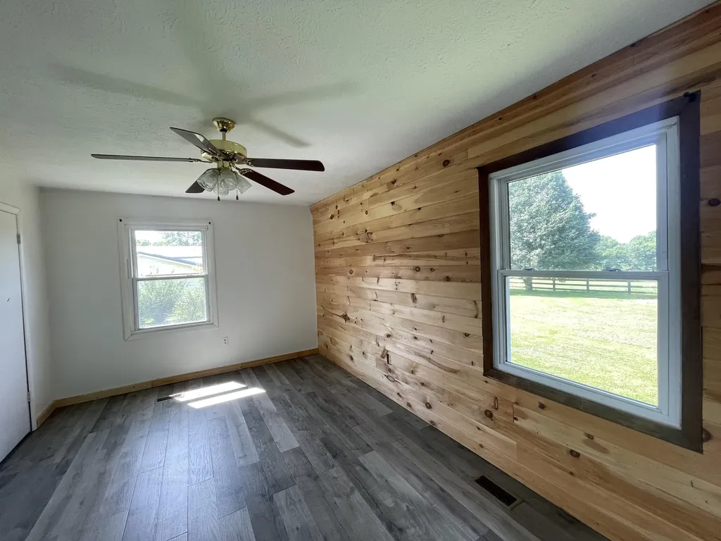 35 Barker Spur Road Lily KY 40740