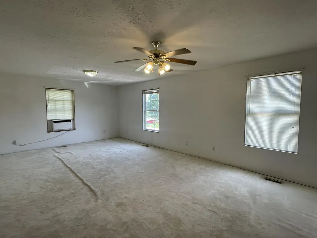 35 Barker Spur Road Lily KY 40740