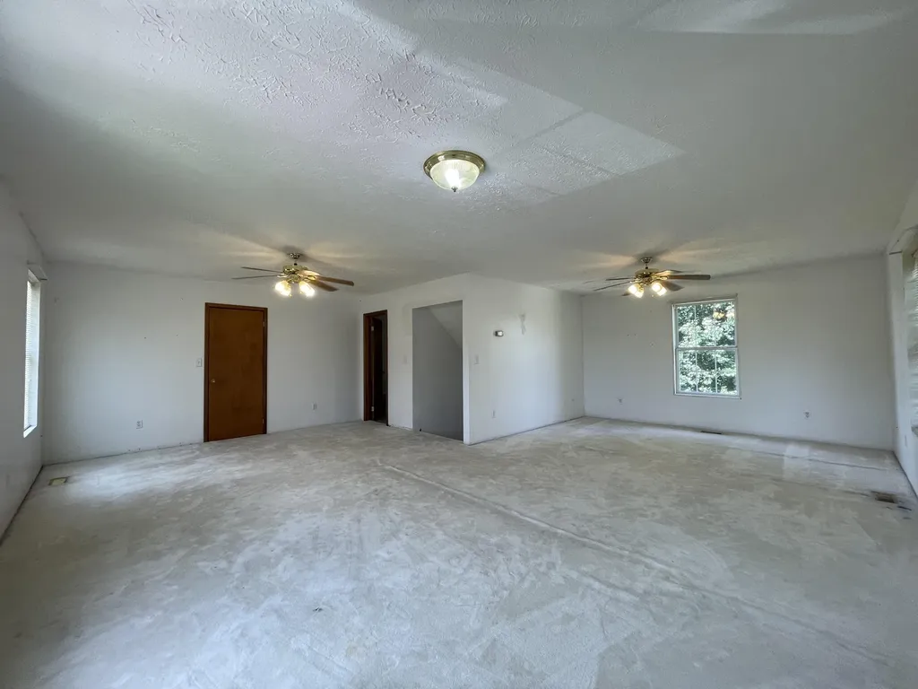 35 Barker Spur Road Lily KY 40740