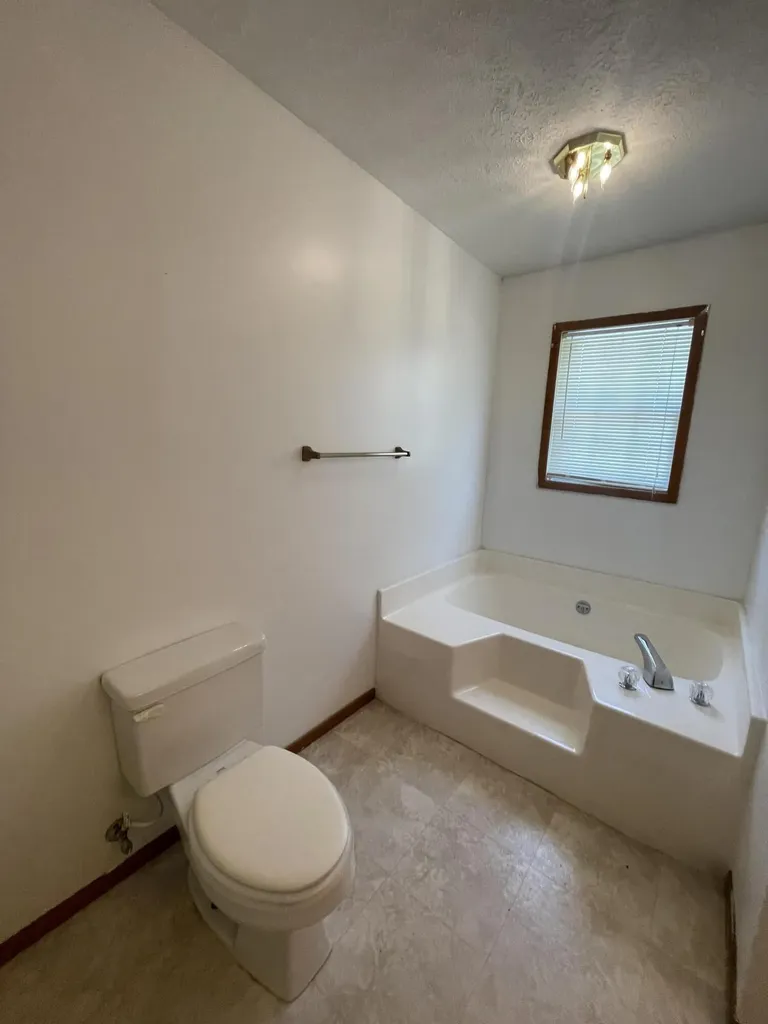 35 Barker Spur Road Lily KY 40740