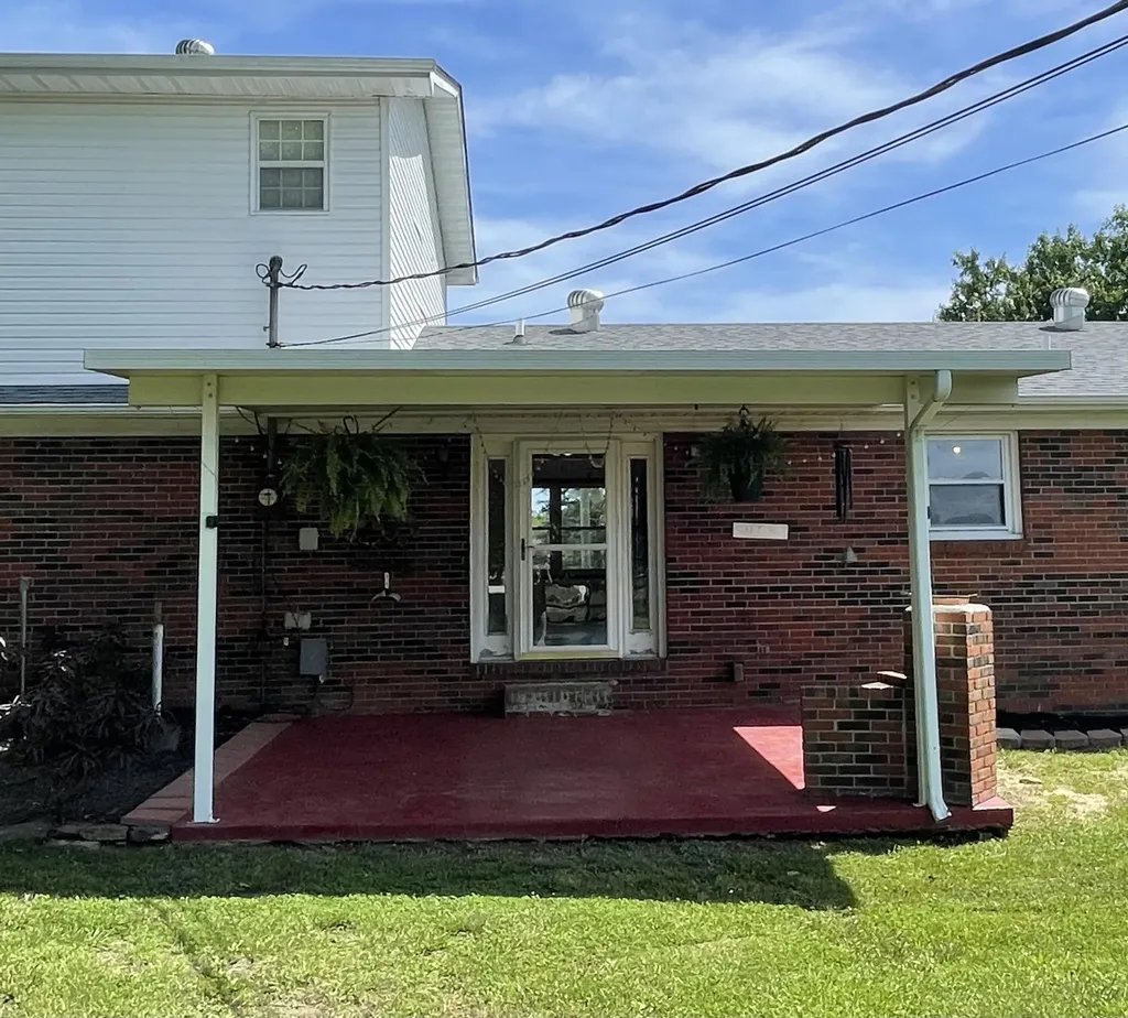 35 Barker Spur Road Lily KY 40740
