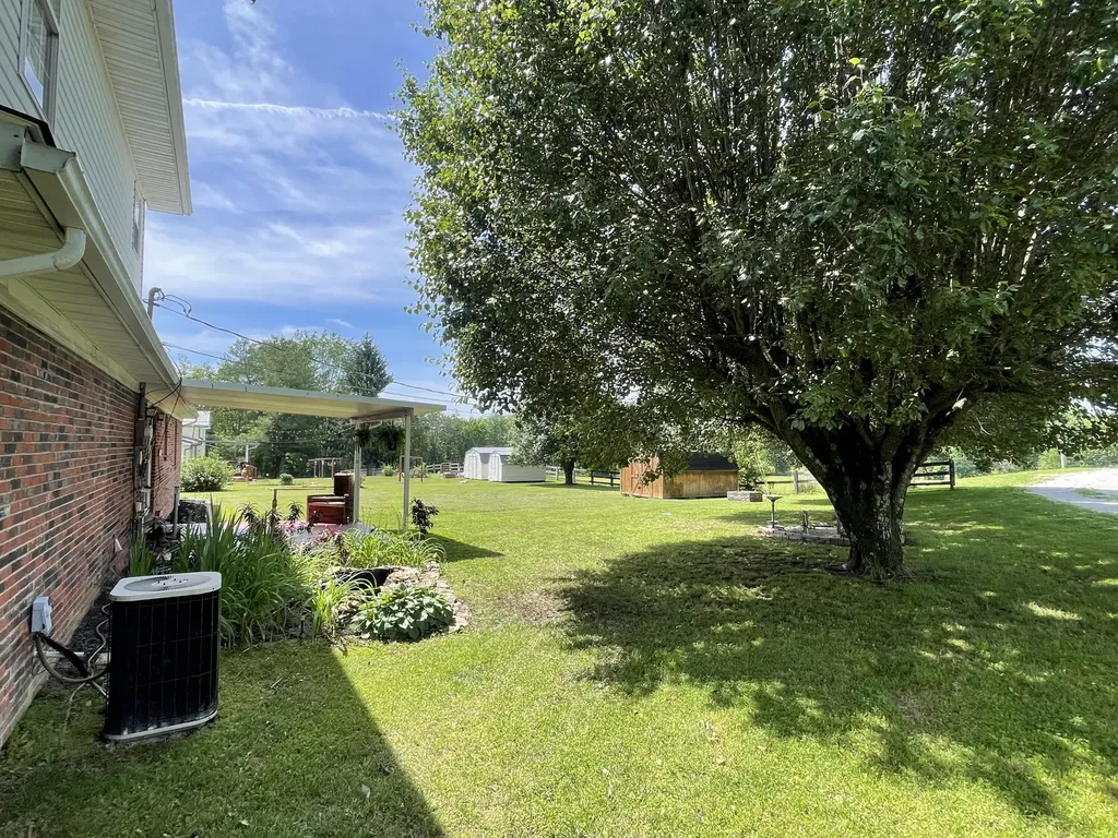 35 Barker Spur Road Lily KY 40740
