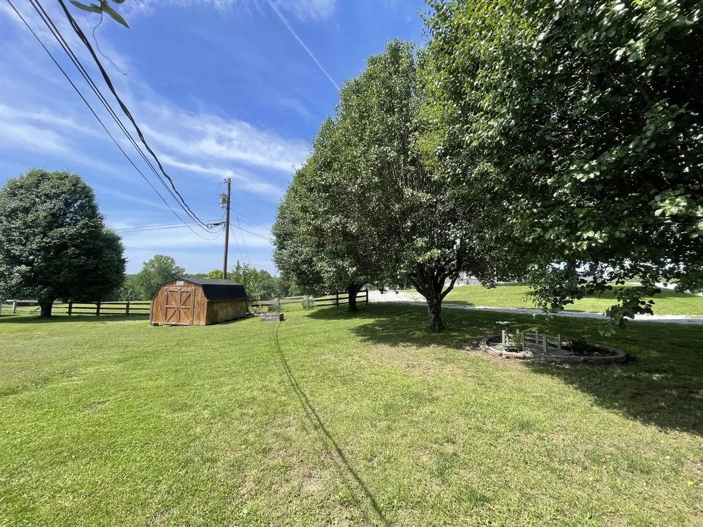 35 Barker Spur Road Lily KY 40740