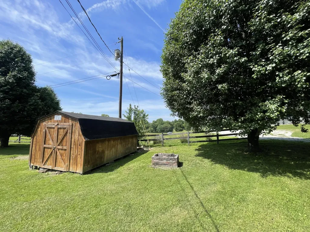 35 Barker Spur Road Lily KY 40740