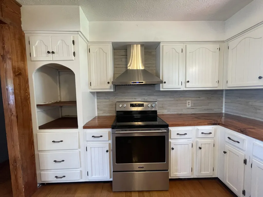35 Barker Spur Road Lily KY 40740