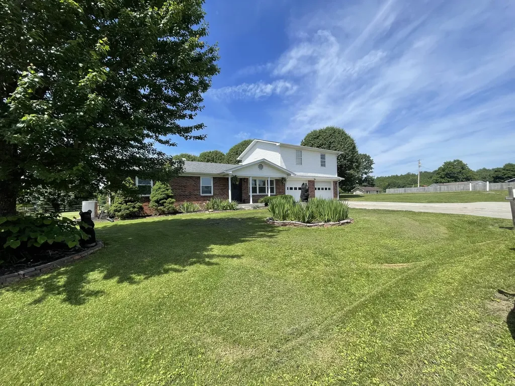 35 Barker Spur Road Lily KY 40740