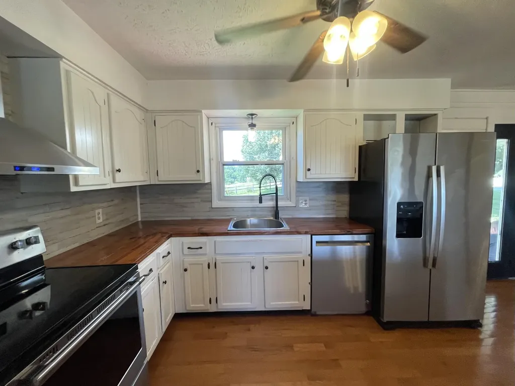 35 Barker Spur Road Lily KY 40740