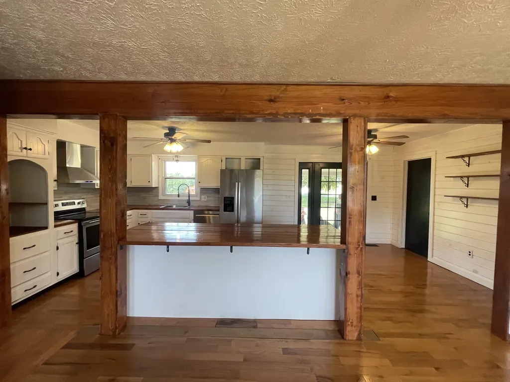 35 Barker Spur Road Lily KY 40740