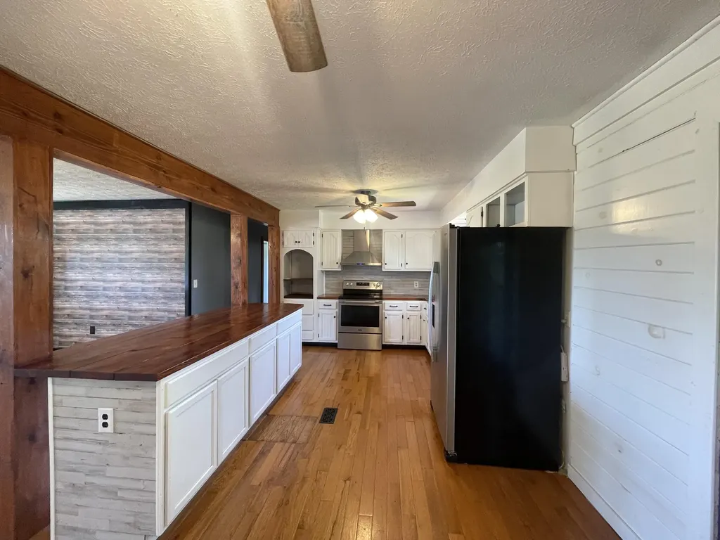 35 Barker Spur Road Lily KY 40740