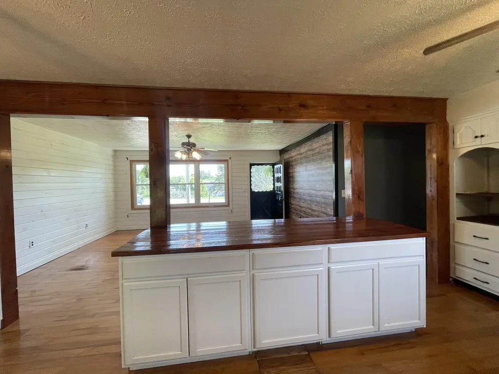 35 Barker Spur Road Lily KY 40740