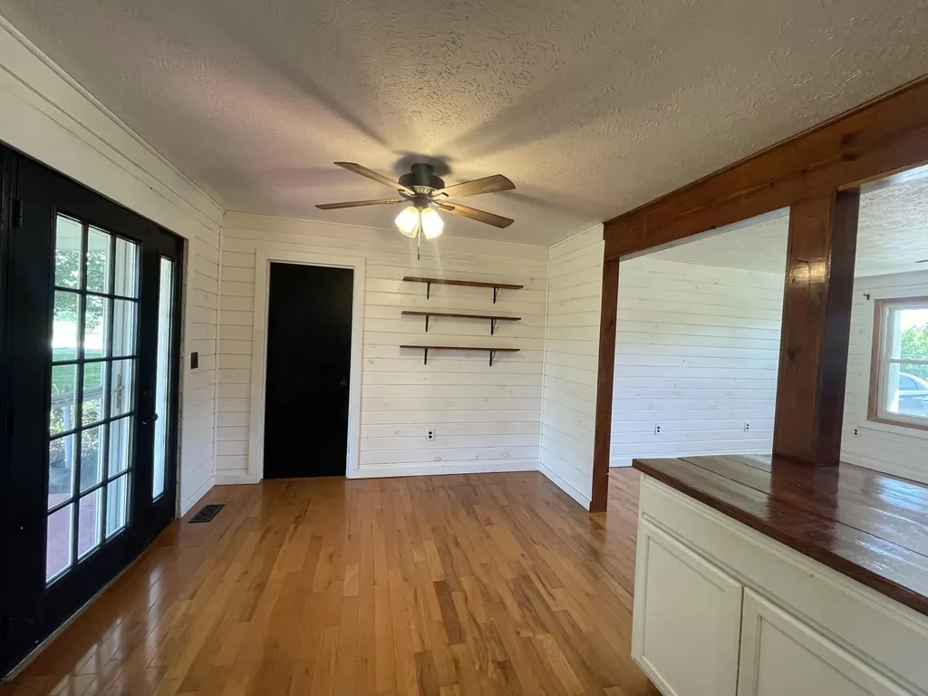 35 Barker Spur Road Lily KY 40740