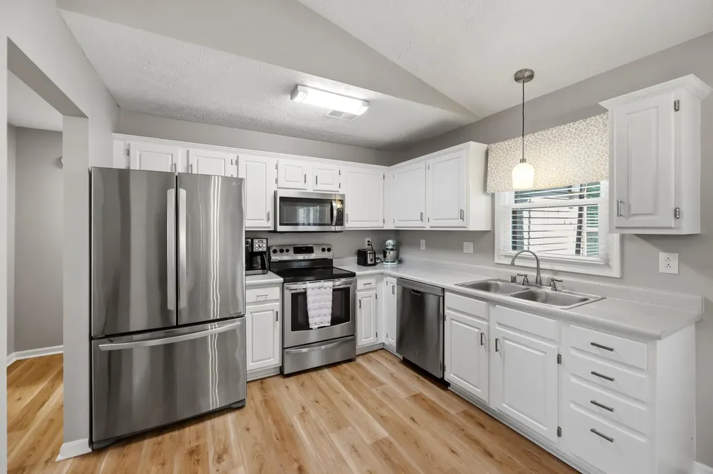 2045 Glade Lane Lexington KY 40513