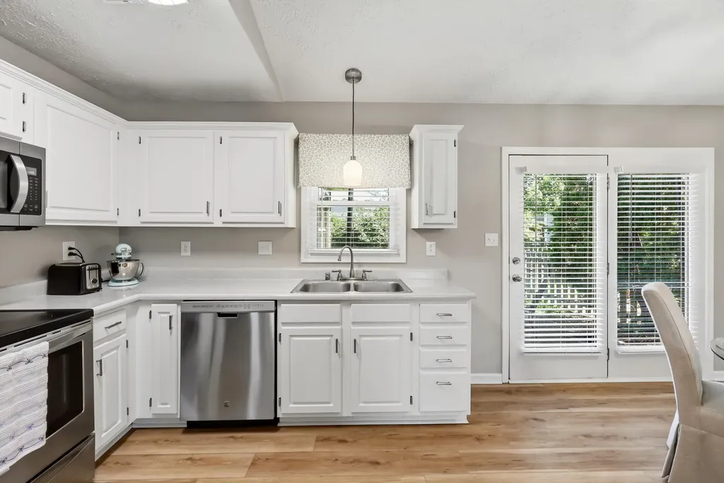 2045 Glade Lane Lexington KY 40513