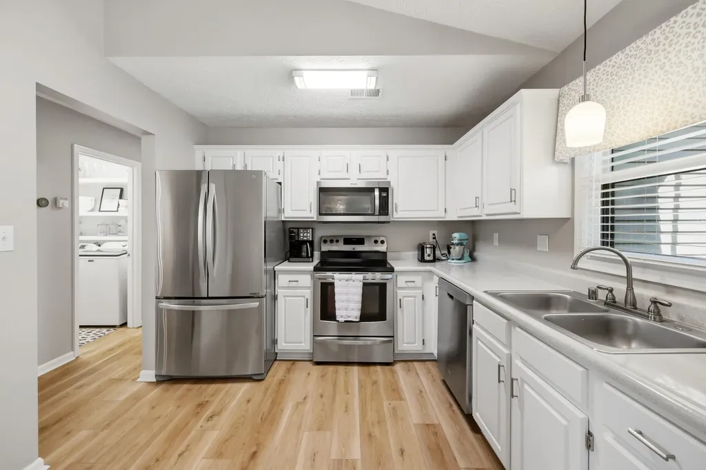 2045 Glade Lane Lexington KY 40513