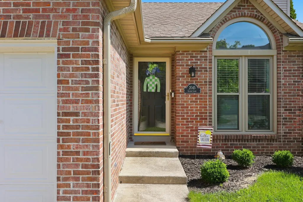 2045 Glade Lane Lexington KY 40513