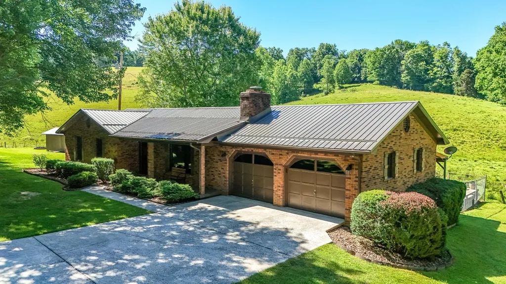 2774 Sasser Road London KY 40744