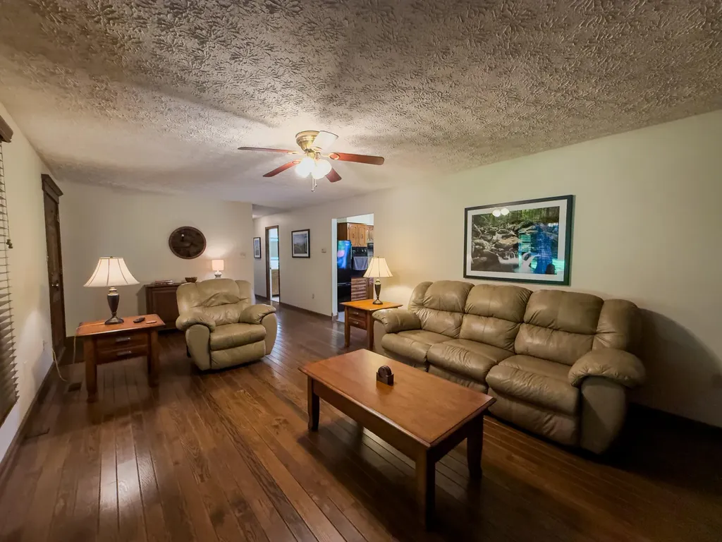 2774 Sasser Road London KY 40744