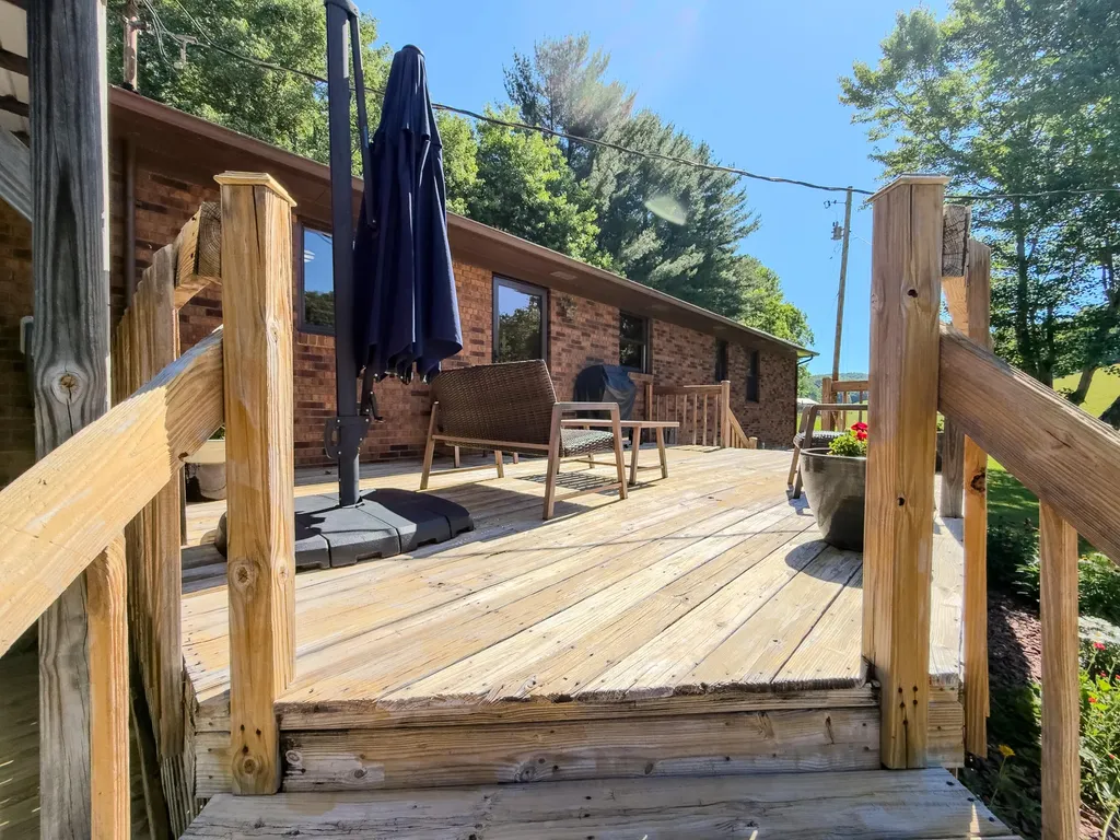 2774 Sasser Road London KY 40744