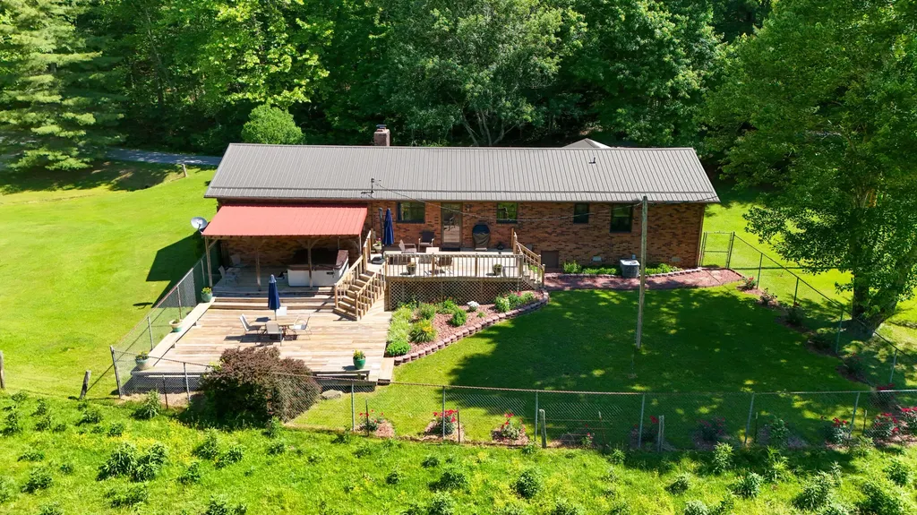 2774 Sasser Road London KY 40744